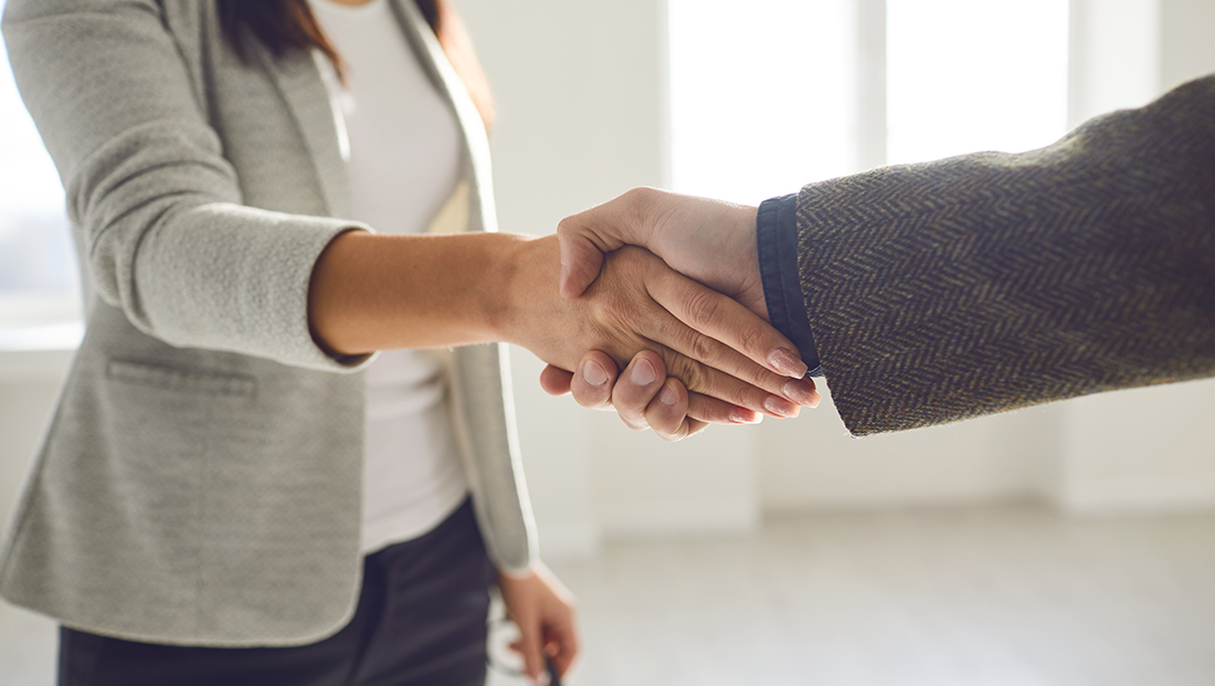 ISE’s new Head of Research: A woman and a man shake hands